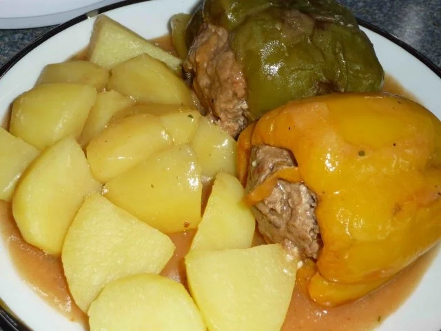 Gefüllte Paprikaschoten mit Kräutersoße - Rezept - Bild Nr. 11