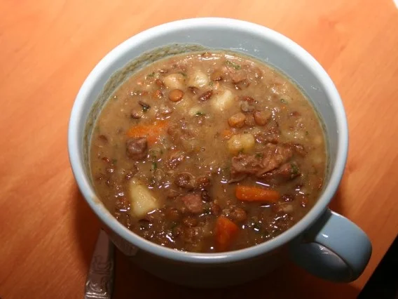 Rezept: Deftiger Linseneintopf aus dem Schnellkochtopf Deftiger Linseneintopf aus dem Schnellkochtopf - Rezept