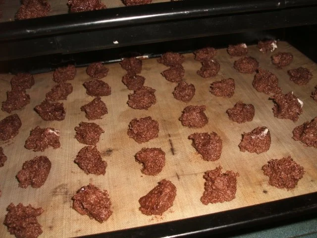 Rezept: Plätzchen: Schokobusserl mit weihnachtlicher Ganache Bild Nr. 10 Plätzchen: Schokobusserl mit weihnachtlicher Ganache - Rezept - Bild Nr. 10