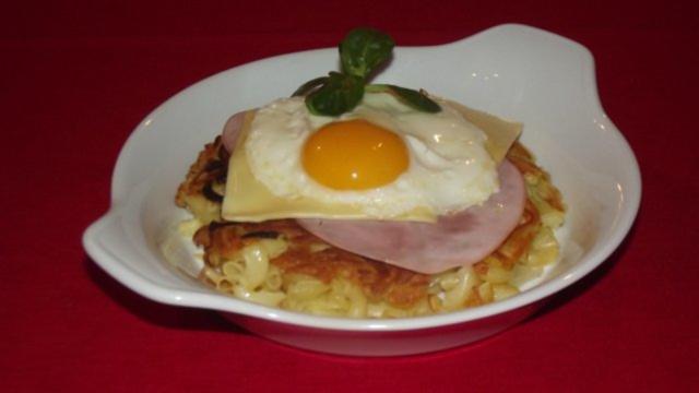 Schweizer Sennen Rosti Mit Schinken Kase Und Spiegelei Rezept Kochbar De