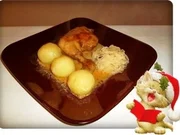 Rosmarin-Thymian Hähnchen mit würzigem  Sauerkraut und Kartoffelklößen dazu. - Rezept