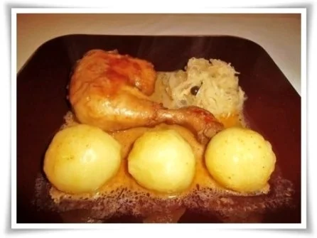 Rezept: Rosmarin-Thymian Hähnchen mit würzigem Sauerkraut und Kartoffelklößen dazu. Bild Nr. 18 Rosmarin-Thymian Hähnchen mit würzigem Sauerkraut und Kartoffelklößen dazu. - Rezept - Bild Nr. 18