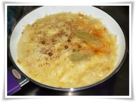 Rezept: Rosmarin-Thymian Hähnchen mit würzigem Sauerkraut und Kartoffelklößen dazu. Bild Nr. 7 Rosmarin-Thymian Hähnchen mit würzigem Sauerkraut und Kartoffelklößen dazu. - Rezept - Bild Nr. 7