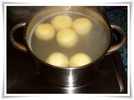 Rezept: Rosmarin-Thymian Hähnchen mit würzigem Sauerkraut und Kartoffelklößen dazu. Bild Nr. 11 Rosmarin-Thymian Hähnchen mit würzigem Sauerkraut und Kartoffelklößen dazu. - Rezept - Bild Nr. 11