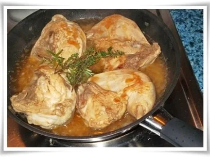 Rezept: Rosmarin-Thymian Hähnchen mit würzigem Sauerkraut und Kartoffelklößen dazu. Bild Nr. 5 Rosmarin-Thymian Hähnchen mit würzigem Sauerkraut und Kartoffelklößen dazu. - Rezept - Bild Nr. 5