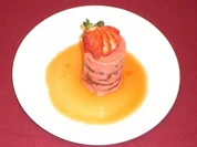 Erdbeerparfait auf Passionsfruchtspiegel - Rezept