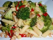 Broccolinudeln mit Knoblauch und Walnüssen - Rezept