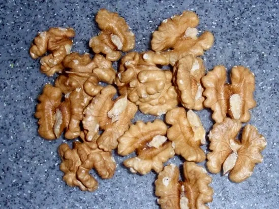 Rezept: Broccolinudeln mit Knoblauch und Walnüssen Bild Nr. 4 Broccolinudeln mit Knoblauch und Walnüssen - Rezept - Bild Nr. 4