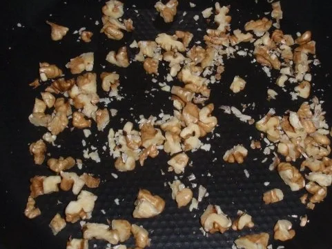 Rezept: Broccolinudeln mit Knoblauch und Walnüssen Bild Nr. 5 Broccolinudeln mit Knoblauch und Walnüssen - Rezept - Bild Nr. 5