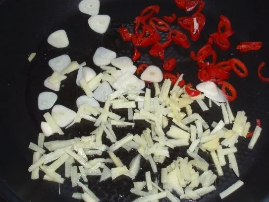 Rezept: Broccolinudeln mit Knoblauch und Walnüssen Bild Nr. 7 Broccolinudeln mit Knoblauch und Walnüssen - Rezept - Bild Nr. 7