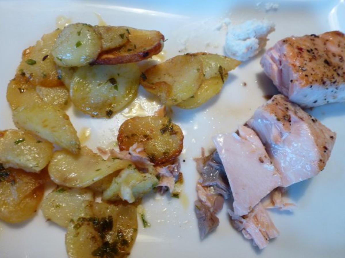 Lachsfilet mit würzigen Backofenkartoffeln - Rezept - Bild Nr. 2
