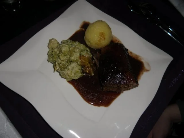 Gänsebrust mit Maronen Spekulatius und Marzipan Füllung - Rezept