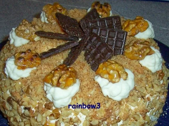 Backen: Fruchtige Mini-Weihnachtstorte mit Nuss und Marzipan-Deko - Rezept - Bild Nr. 13