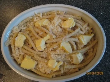 Rezept: Deftiger Nudelauflauf mit Speck,Parmesan u. Ketchup Bild Nr. 2 Deftiger Nudelauflauf mit Speck,Parmesan u. Ketchup - Rezept - Bild Nr. 2