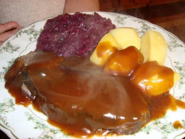 Rezept: Sauerbraten, klassisch mit Rotkohl Sauerbraten, klassisch mit Rotkohl - Rezept