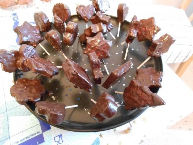 Leckere Lebkuchen-Lollis mit Schokoüberzug -  nicht nur für Kids :-) - Rezept - Bild Nr. 2