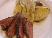 Auberginen-Kartoffel-Auflauf mit rosa gebratenes US-Beef - Rezept