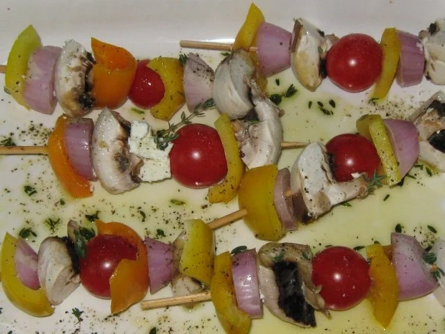 Gemüsespieschen in Thymianöl mariniert und gegart - Rezept - Bild Nr. 2