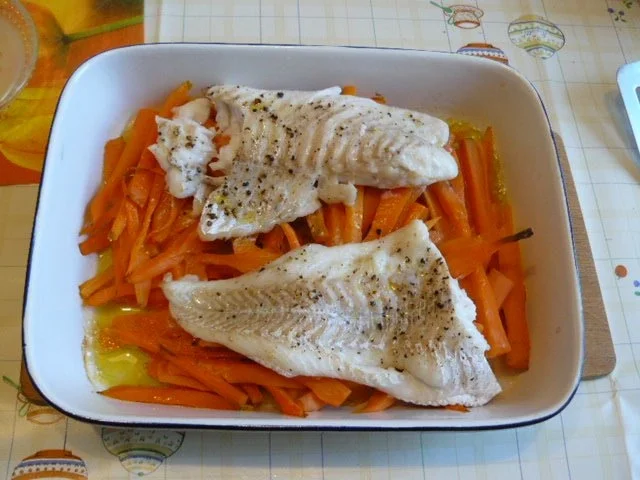 Rezept: Kabeljaufilet auf Möhrenstreifen Kabeljaufilet auf Möhrenstreifen - Rezept