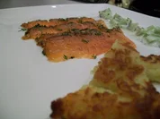 gebeizter Lachs/ Dill-Gurken-Relish/ Rievkooche - Rezept