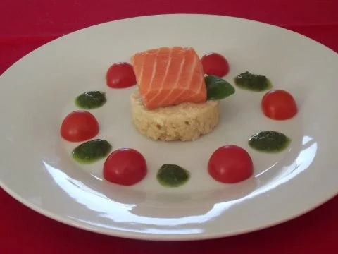Salmrückenfilet auf Schwarzwurzelrisotto Feldsalat-Pesto und Tomaten - Rezept