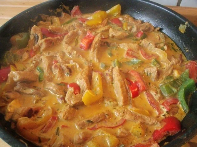 Paprikageschnetzeltes mit Backofenkartoffeln - Rezept