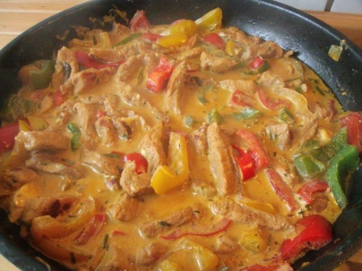 Paprikageschnetzeltes mit Backofenkartoffeln - Rezept - kochbar.de