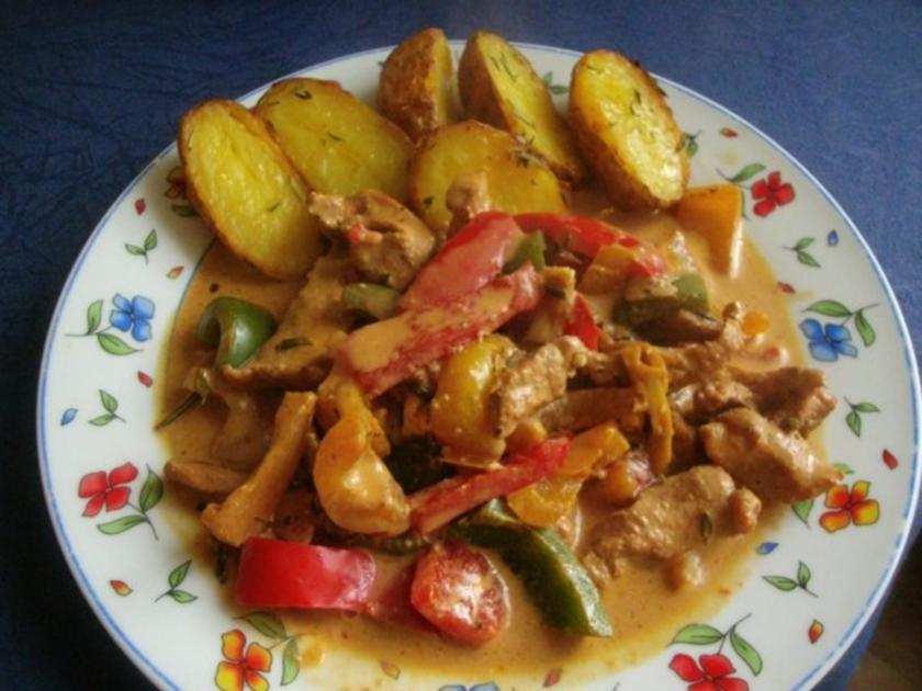 Paprikageschnetzeltes mit Backofenkartoffeln - Rezept - kochbar.de
