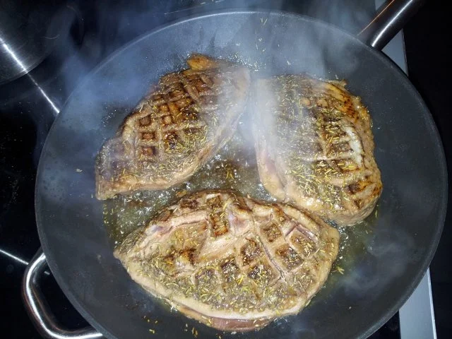 Entenbrust auf Rotwein-Rahmjus an Maroni- Apfelrotkraut und einer Variation von Teigwaren - Rezept - Bild Nr. 2