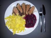 Entenbrust auf Rotwein-Rahmjus an Maroni- Apfelrotkraut und einer Variation von Teigwaren - Rezept
