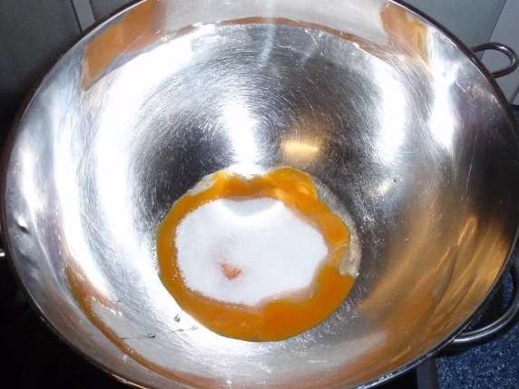 Weihnachtliches Mousse mit Clementinenschaum und Walnusskrokant - Rezept - Bild Nr. 7