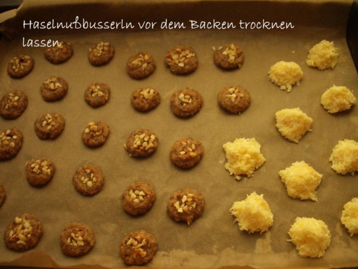 Bilder für Haselnuss - Busserln und Kokosmakronen - Rezept