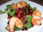 Riesengarnelen auf winterlichem Salat mit Mandeln - Rezept