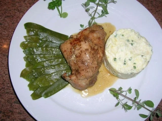 Kaninchen geschmort (unsere Art), an Zuckerschoten und Sellerie-Kartoffelragout - Rezept - Bild Nr. 3