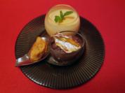Physaliscreme und Schokomousse mit Mandeln und Mandelgebäck - Rezept