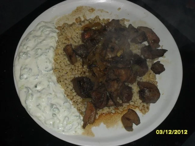Rezept: Lebergeschnetzeltes in Metaxa mit Tzaziki Lebergeschnetzeltes in Metaxa mit Tzaziki - Rezept