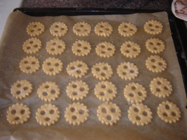 Rezept: Weihnachtsplätzchen : Spitzbuben Bild Nr. 3 Weihnachtsplätzchen : Spitzbuben - Rezept - Bild Nr. 3