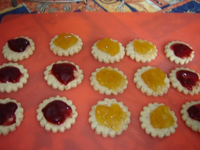 Rezept: Weihnachtsplätzchen : Spitzbuben Bild Nr. 5 Weihnachtsplätzchen : Spitzbuben - Rezept - Bild Nr. 5