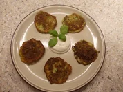 Zucchini-Pfannkuchen mit Knoblauchquark - Rezept