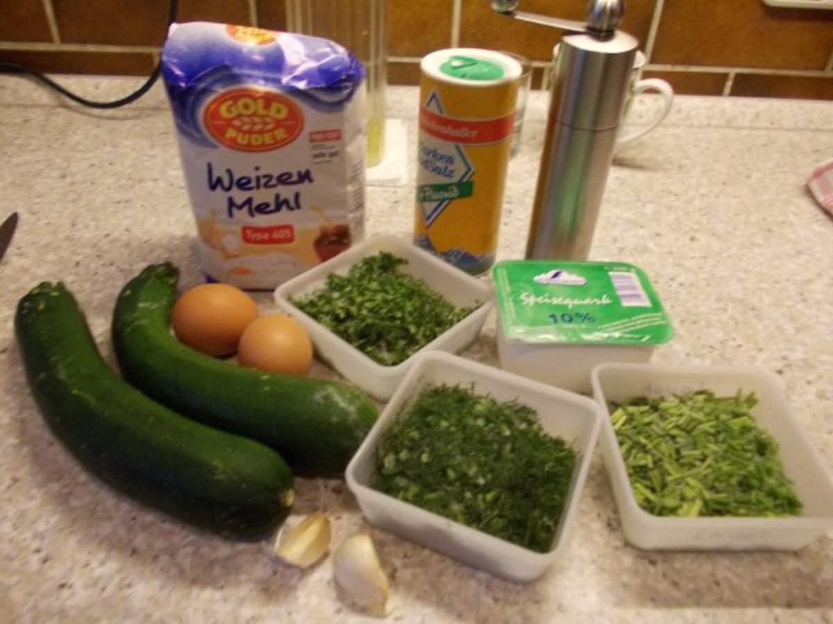 Zucchini-Pfannkuchen mit Knoblauchquark - Rezept - Bild Nr. 2