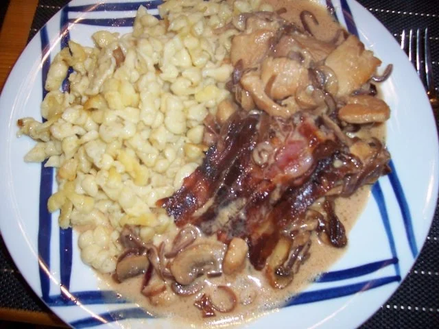 Hähnchengeschnetzeltes in Zwiebel-Sahne-Soße - Rezept