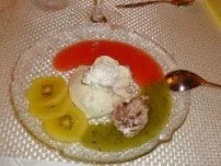 Panna Cotta mit Früchten dekoriert. - Rezept - Bild Nr. 2