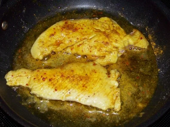 Curry-Hähnchenbrust mit Pfirsich und Schinken unter einer Kräuter-Senf-Haube - Rezept - Bild Nr. 2