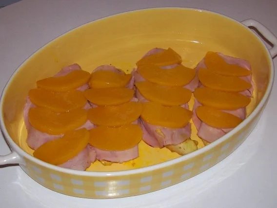 Curry-Hähnchenbrust mit Pfirsich und Schinken unter einer Kräuter-Senf-Haube - Rezept - Bild Nr. 5