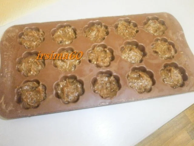 Rezept: Pflaumen Marzipan Pralinen Bild Nr. 7 Pflaumen Marzipan Pralinen - Rezept - Bild Nr. 7