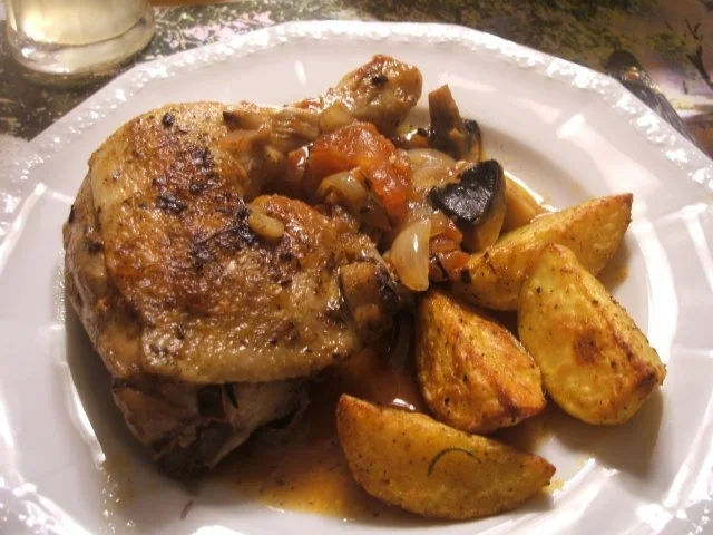Geflügel: Marinierte Hähnchenschenkel aus dem Rohr mit Ofenkartoffeln - Rezept