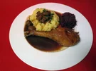 Gillbachtaler Freilandgans, Apfelrotkohl und Kartoffelstampf mit Maronen - Rezept