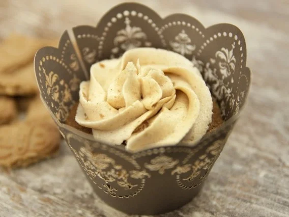 Mandel-Marzipantörtchen mit Spekulatius-Buttercreme - Rezept