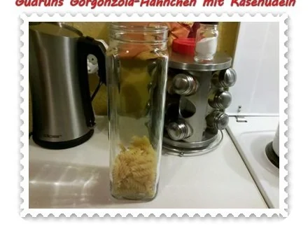 Rezept: Geflügel: Gorgonzola-Hähnchen mit Käsenudeln Bild Nr. 4 Geflügel: Gorgonzola-Hähnchen mit Käsenudeln - Rezept - Bild Nr. 4