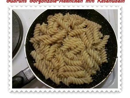 Rezept: Geflügel: Gorgonzola-Hähnchen mit Käsenudeln Bild Nr. 13 Geflügel: Gorgonzola-Hähnchen mit Käsenudeln - Rezept - Bild Nr. 13